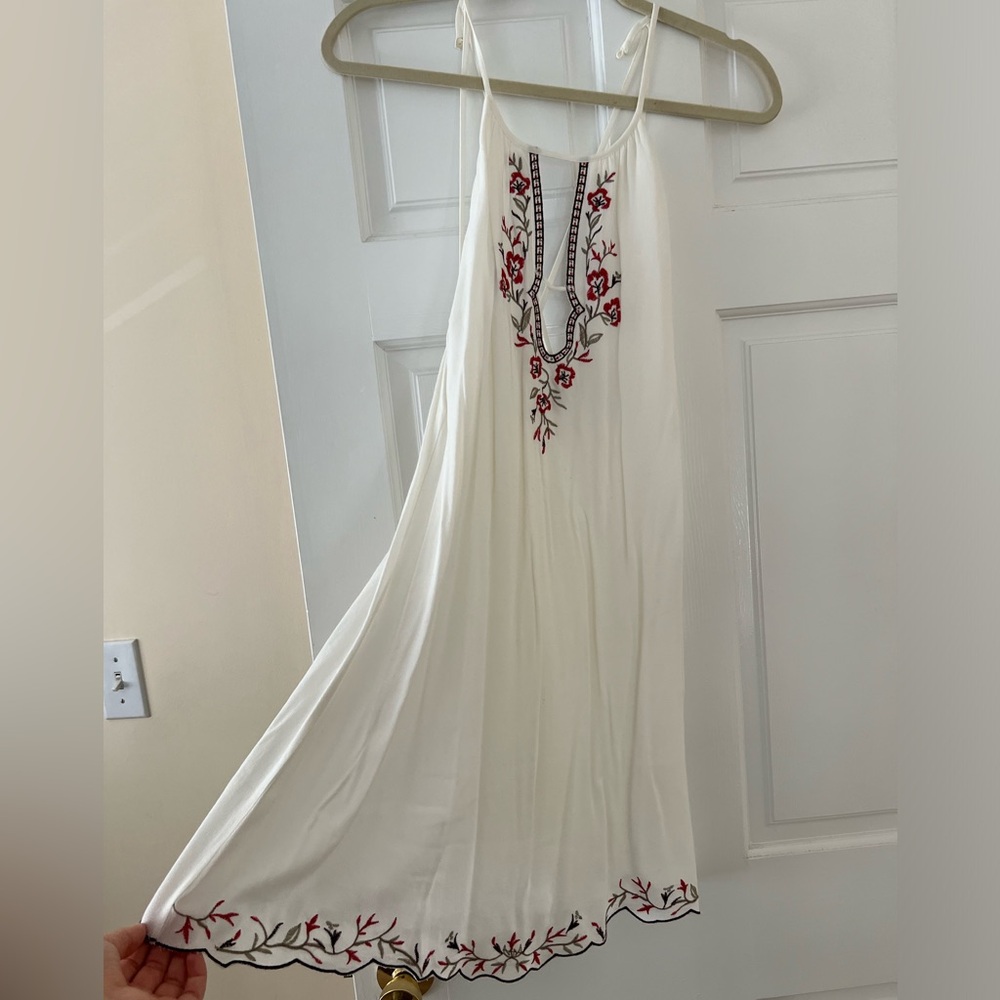 Gorgeous LUSH dress size Medium white with embroidery NWOT